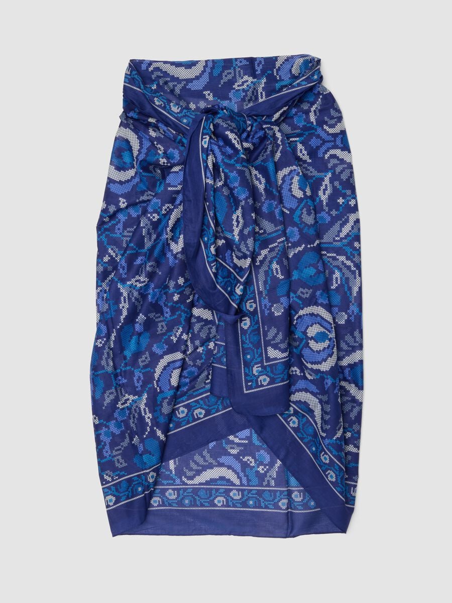 Pareo azul de algod&oacute;n puro con estampado_1