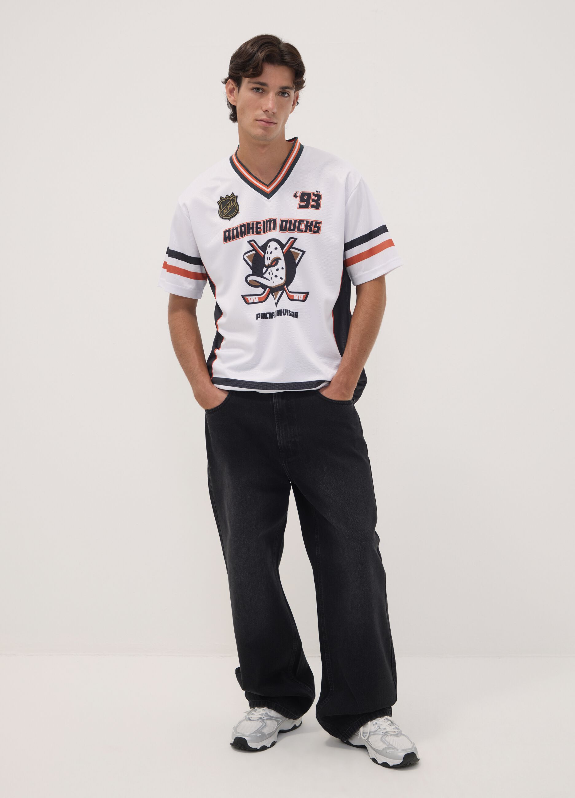 White sports T-shirt with Anaheim Ducks print