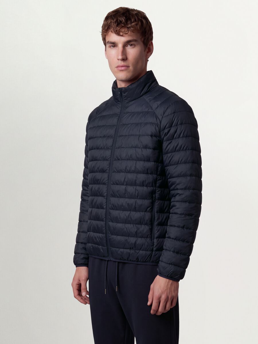 Chaqueta Ultralight azul acolchada, corte regular con cremallera_2