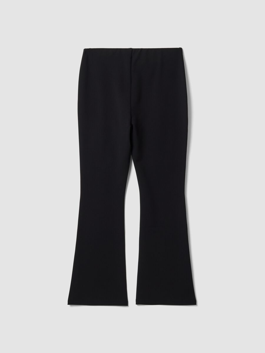 Schwarze Flared-Leggings aus Stretchmaterial_2