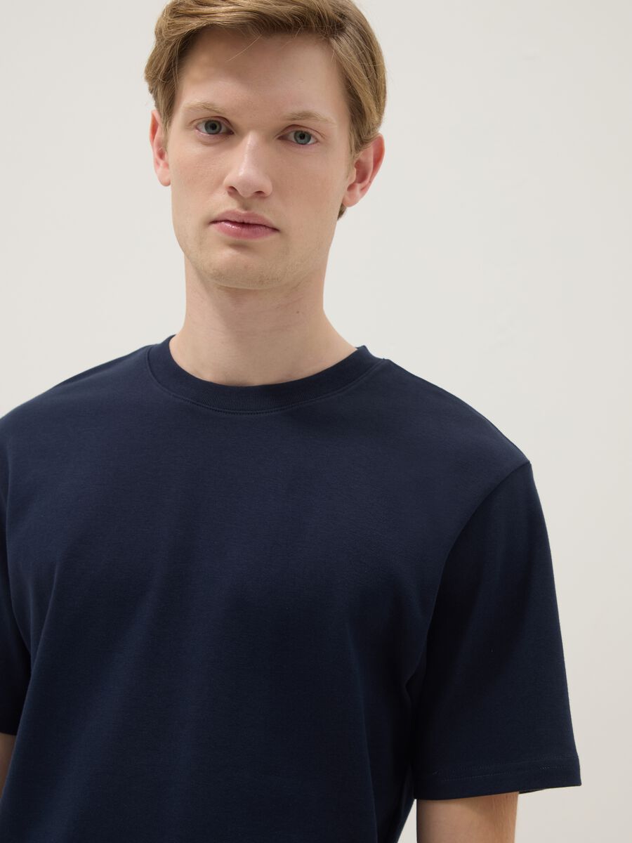 T-shirt azul de manga curta em algod&atilde;o puro, corte descontra&iacute;do_4