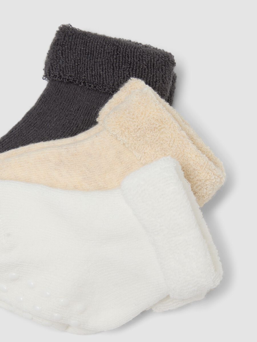 Pack of four multicolour short socks in stretch organic cotton for babies_1