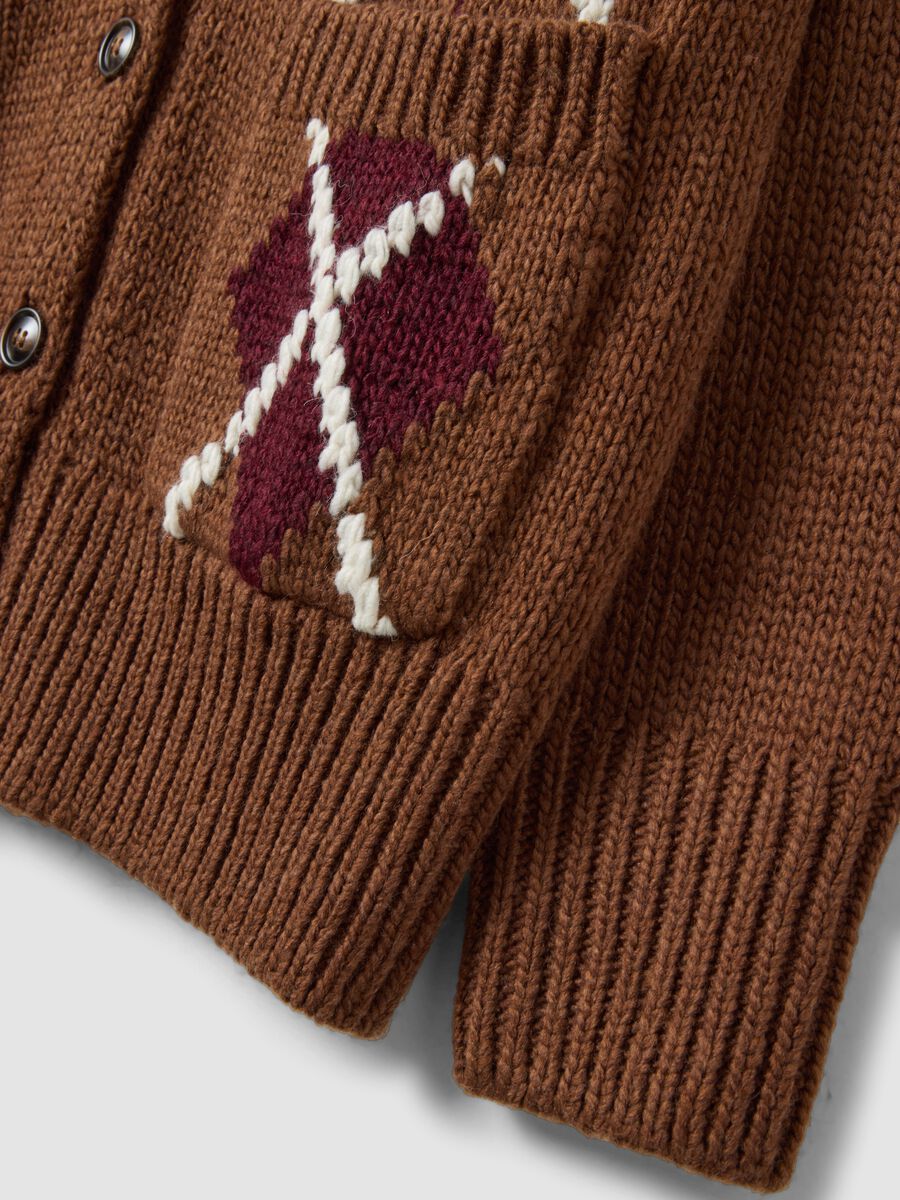 Cardigan marrone in misto lana con girocollo argyle over fit_1