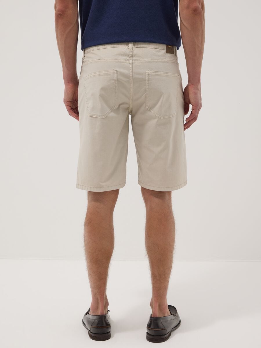 Grey regular-fit stretch cotton Bermuda shorts_2