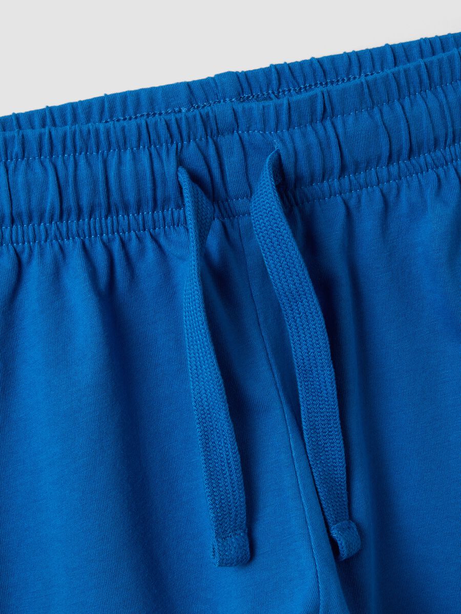 Pantal&oacute;n corto azul de algod&oacute;n org&aacute;nico con cintura el&aacute;stica_2