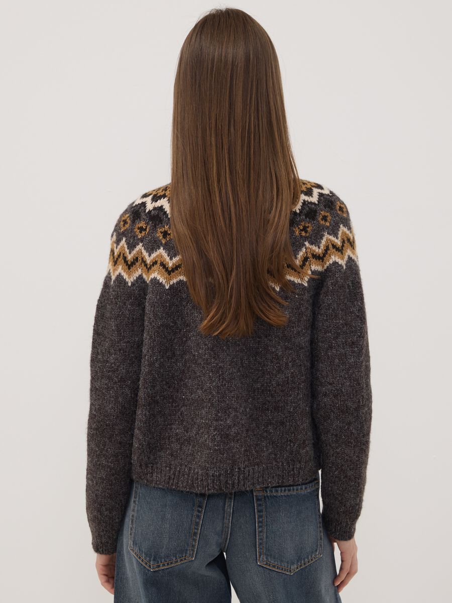 Cardigan grigio girocollo con fantasia jacquard_3