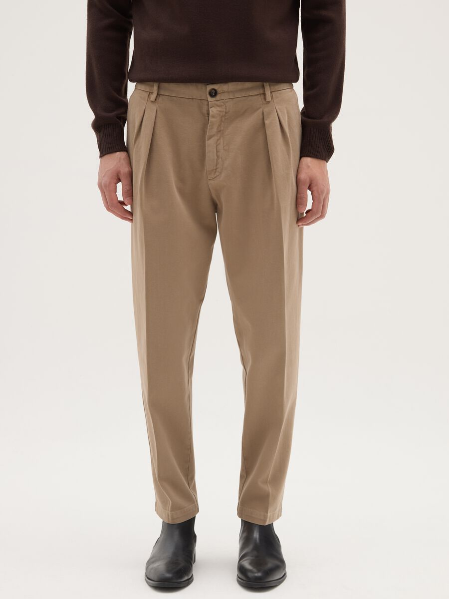 Brown chino trousers in pure cotton regular fit_1