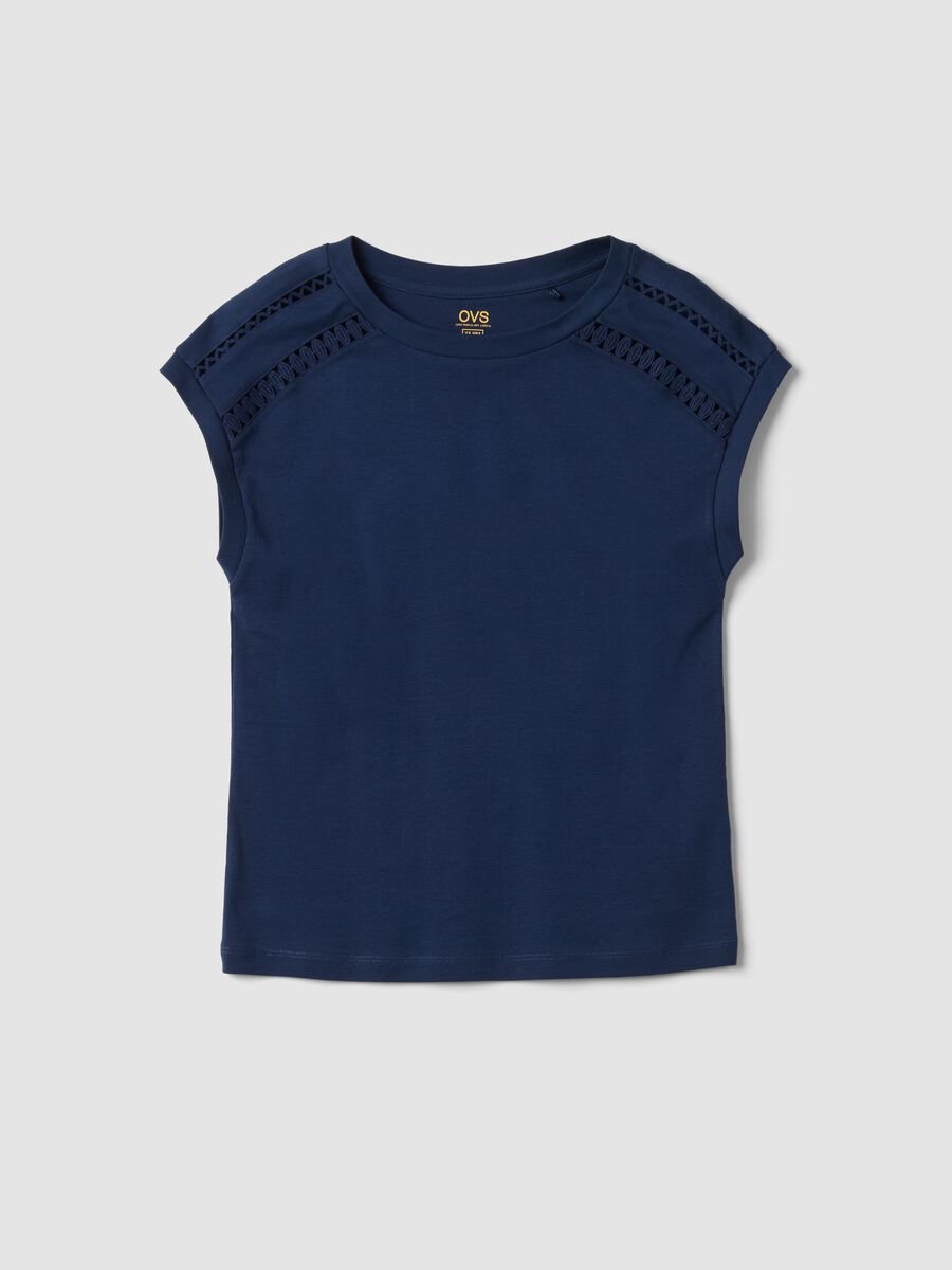 Camiseta azul de algod&oacute;n puro con inserciones caladas_4