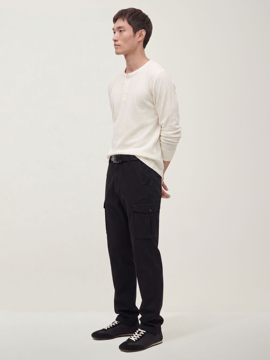 Black slim-fit stretch cotton cargo trousers_4