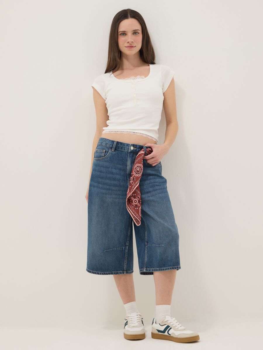 Wei&szlig;e Regular-Fit T-Shirt aus Baumwollmischung mit Spitzendetails_2