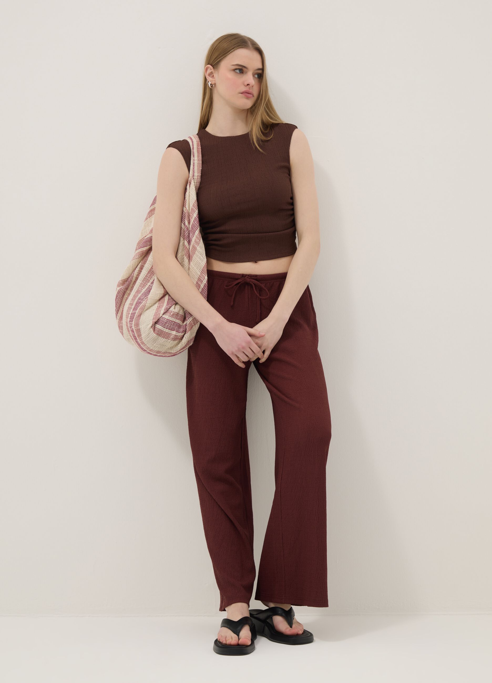 Braunes, elastisches &auml;rmelloses Top, Regular Fit