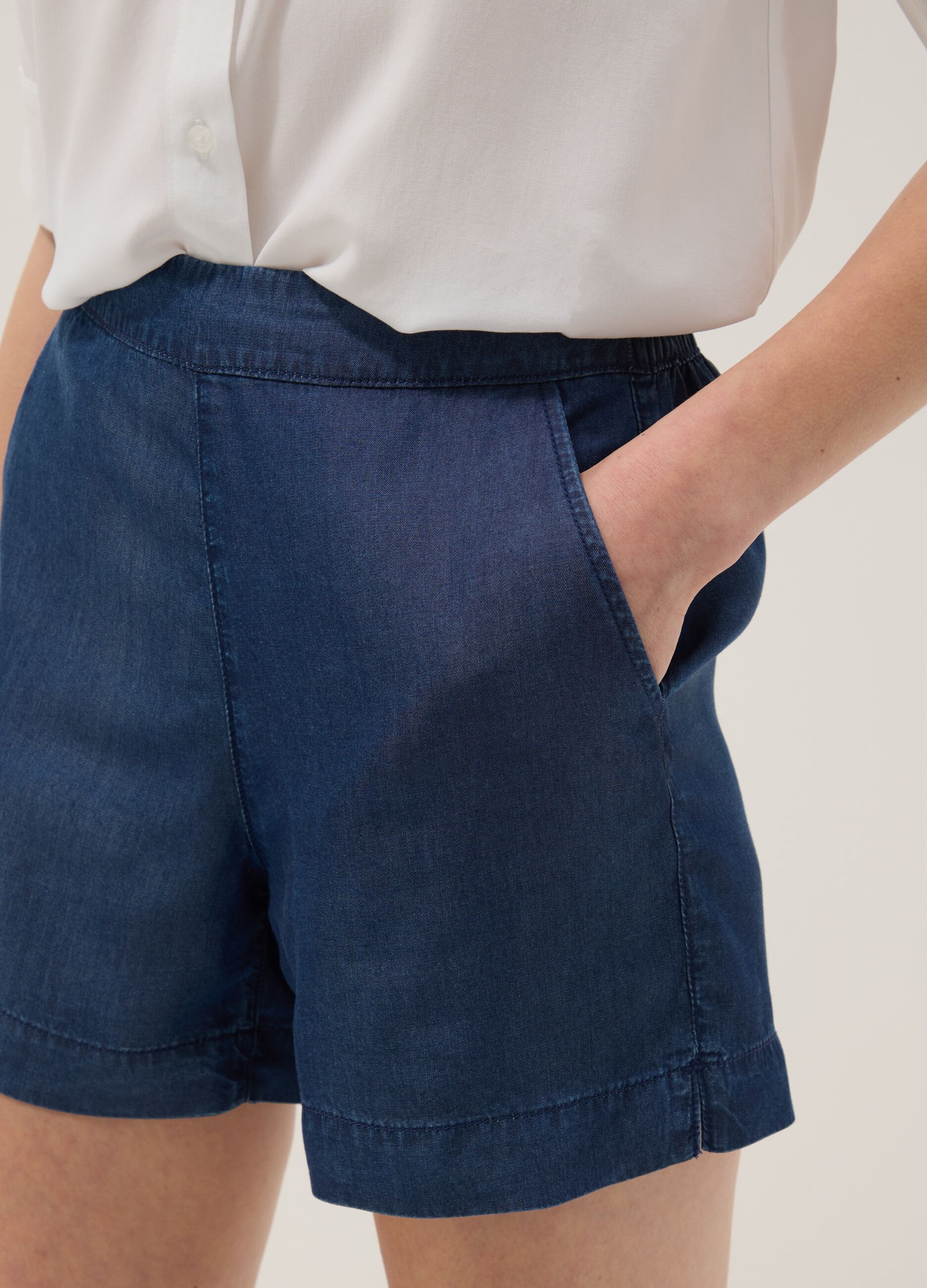 Blue denim shorts in pure lyocell with elasticated waist, regular fit