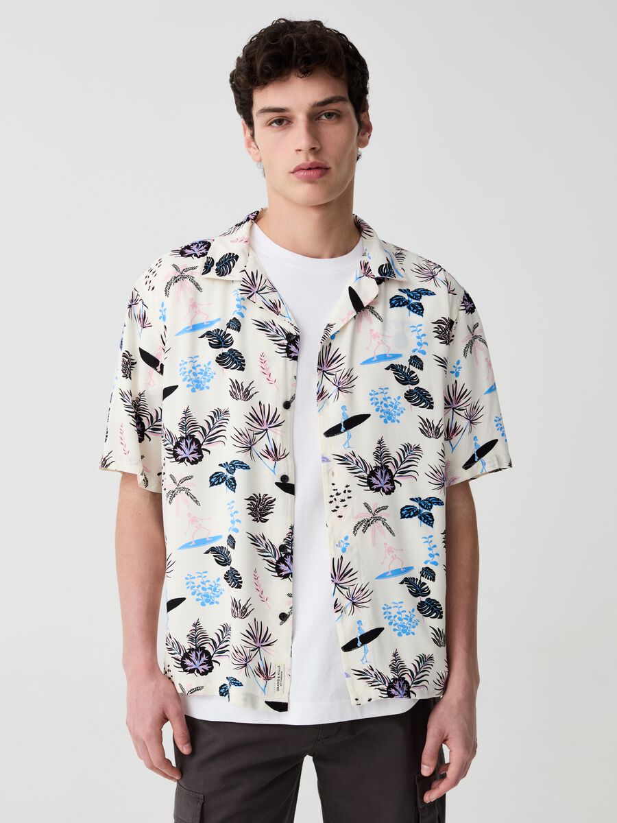 Short-sleeved shirt with foliage print_1