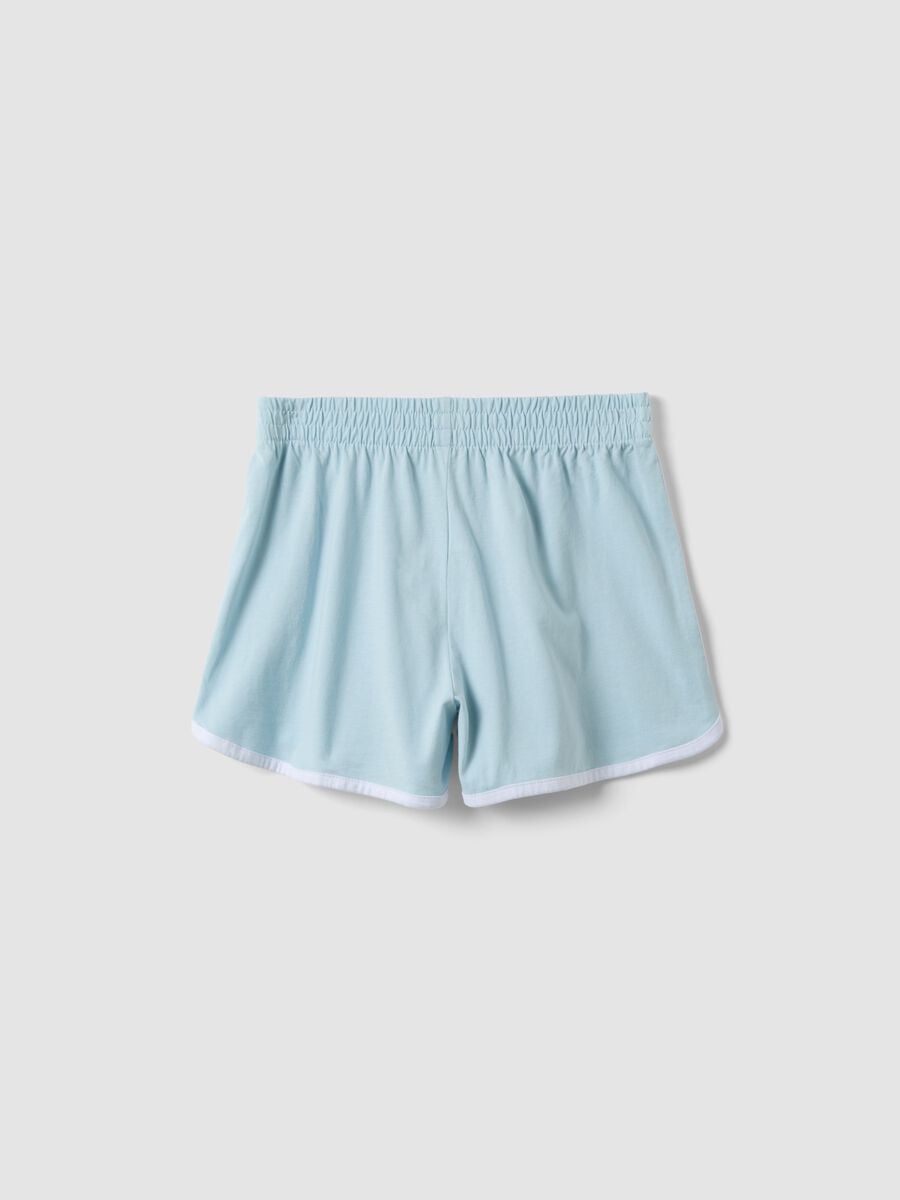 Short bleu azur en pur coton pour fille, coupe slim, avec liser&eacute;s blancs_1
