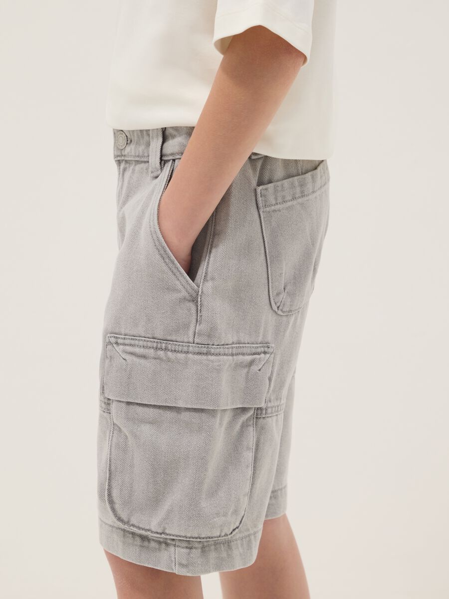Grey cotton and viscose blend cargo shorts_2