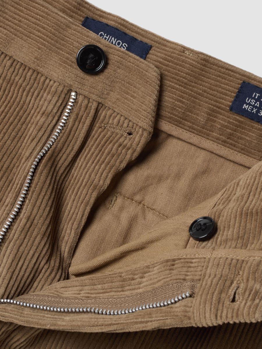 Pantaloni chino marroni in puro cotone a coste_1