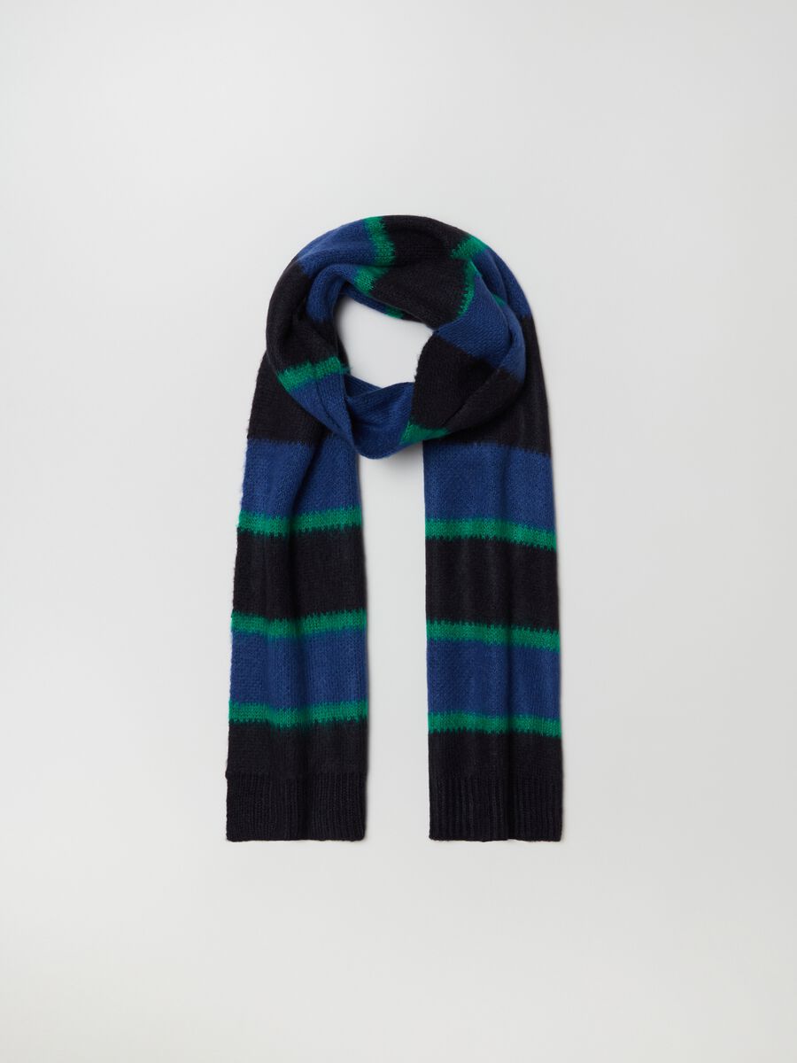 Scarf with striped pattern_0