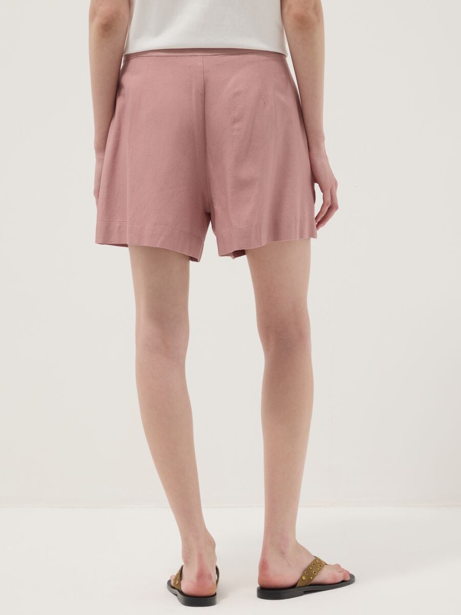 Pink shorts in a viscose, cotton and linen blend &ndash; regular fit_2