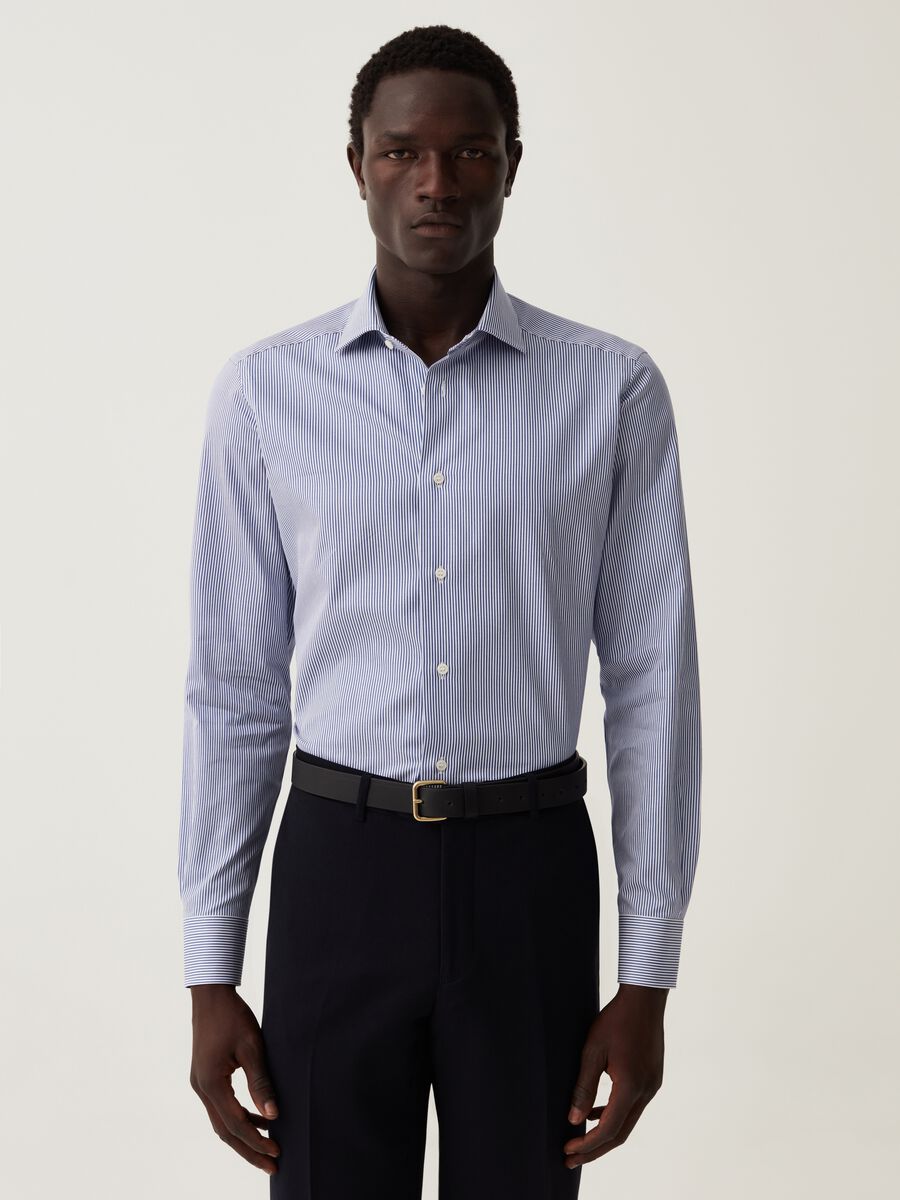 Slim-fit cotton shirt with thin stripes_1