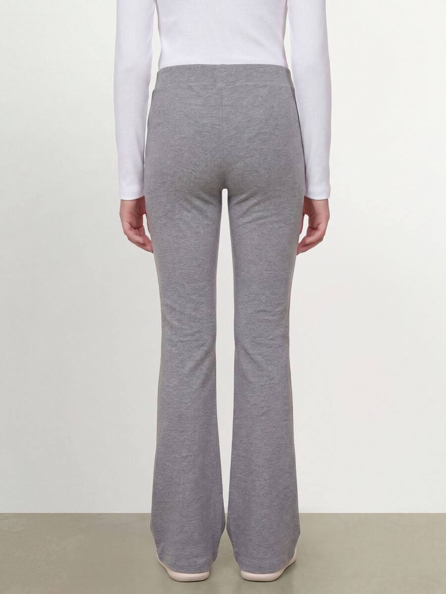 Grey flared trousers in organic cotton and stretch viscose_4