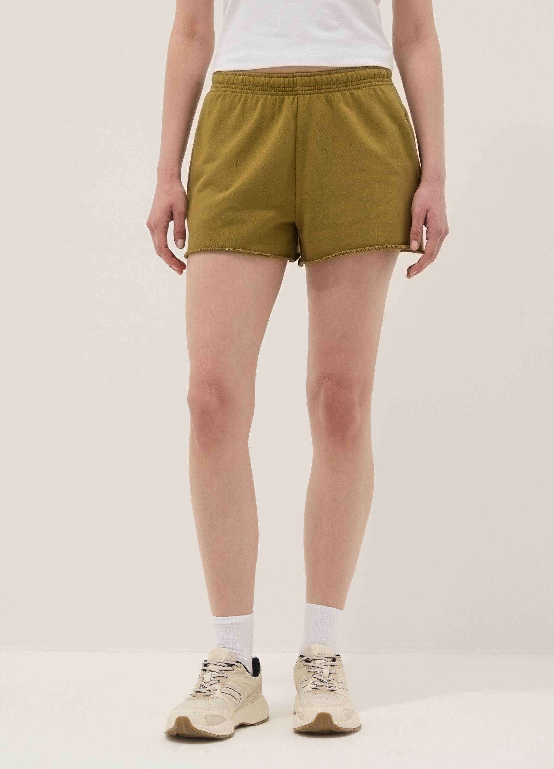 Green cotton-blend shorts with elasticated waist, regular fit