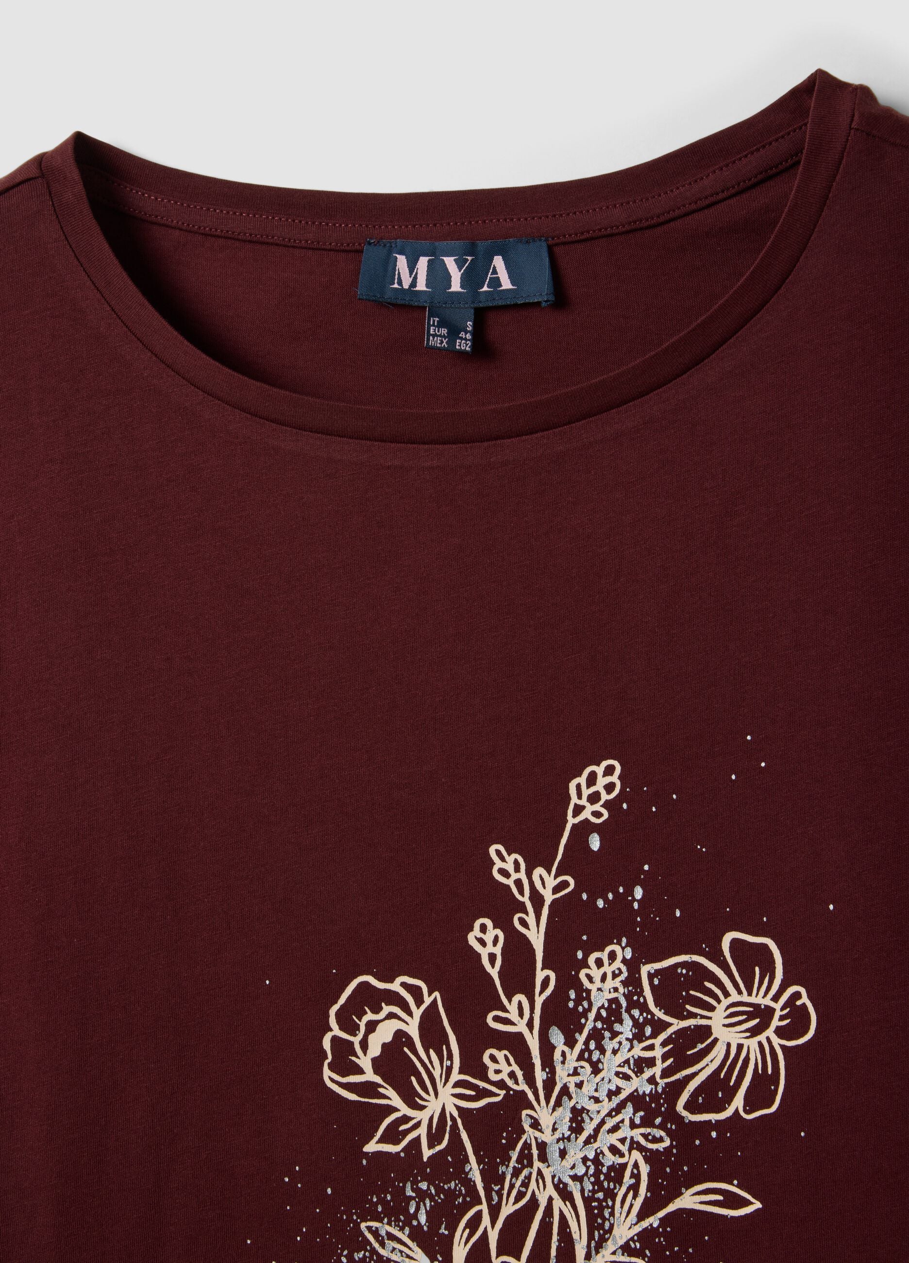 &Kappa;ό&kappa;&kappa;&iota;&nu;&omicron; T-shirt &alpha;&pi;ό 100% &beta;&alpha;&mu;&beta;ά&kappa;&iota; &mu;&epsilon; &phi;&lambda;&omicron;&rho;ά&lambda; &sigma;&tau;ά&mu;&pi;&alpha;, &kappa;&alpha;&nu;&omicron;&nu;&iota;&kappa;ή &epsilon;&phi;&alpha;&rho;&mu;&omicron;&gamma;ή