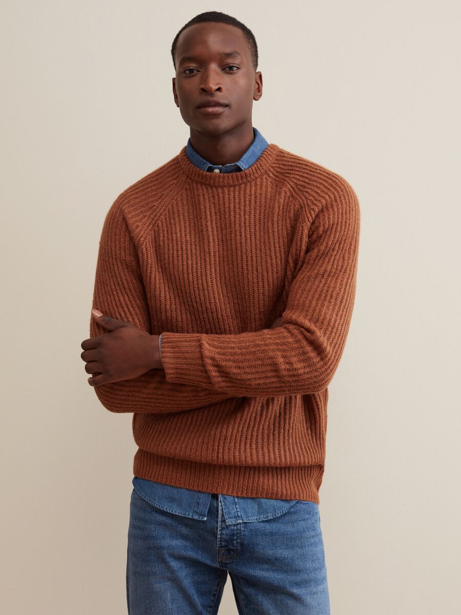 Ribbed pullover with raglan sleeves_1