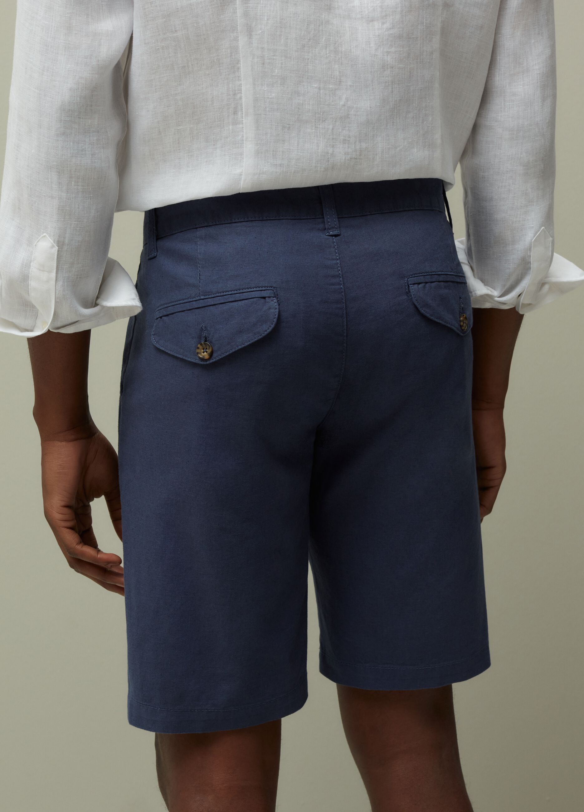 Bermuda chinos in linen and cotton