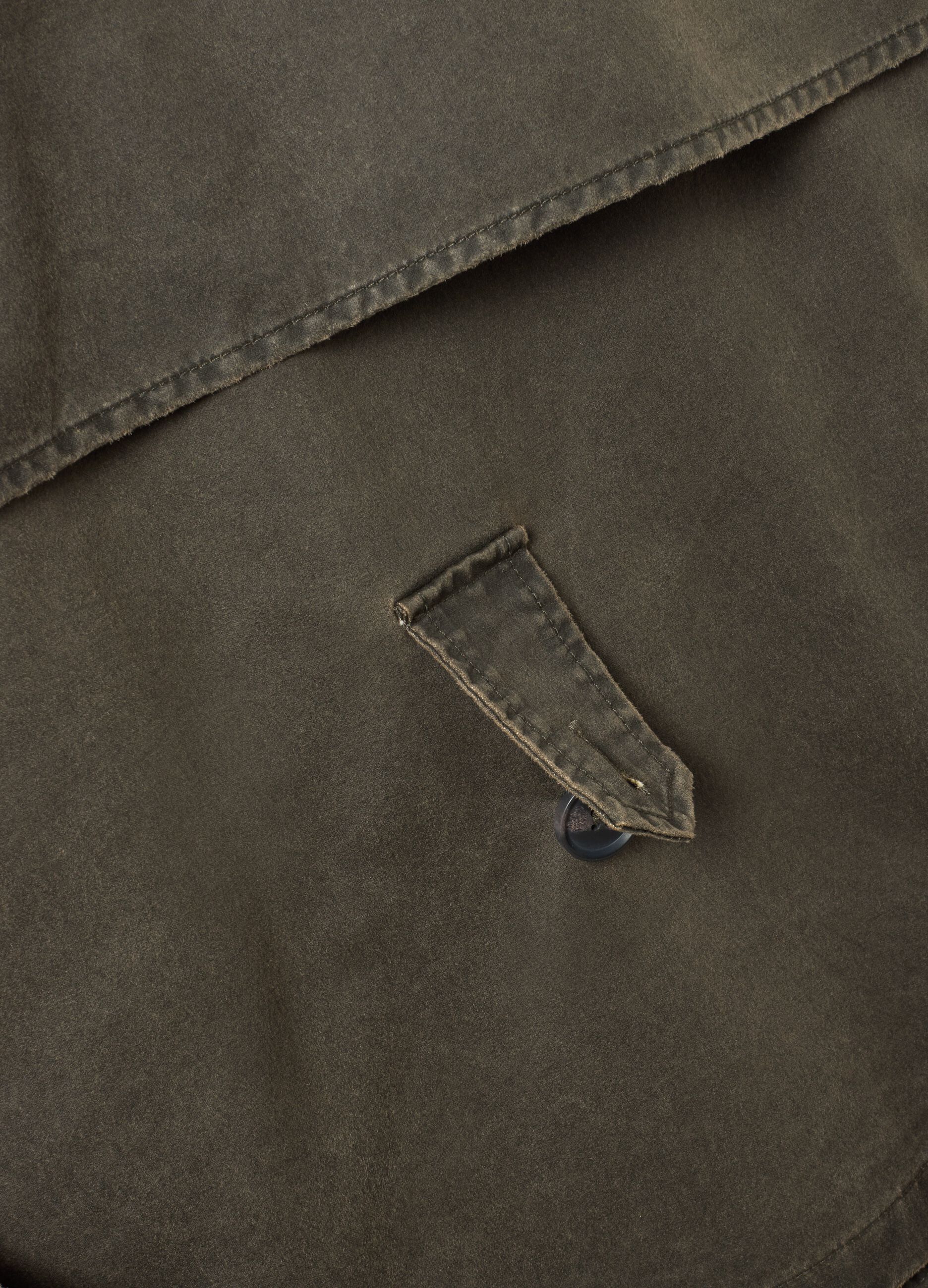 Gr&uuml;ner Trenchcoat aus Baumwollmischung mit Kontrastkragen, Regular Fit