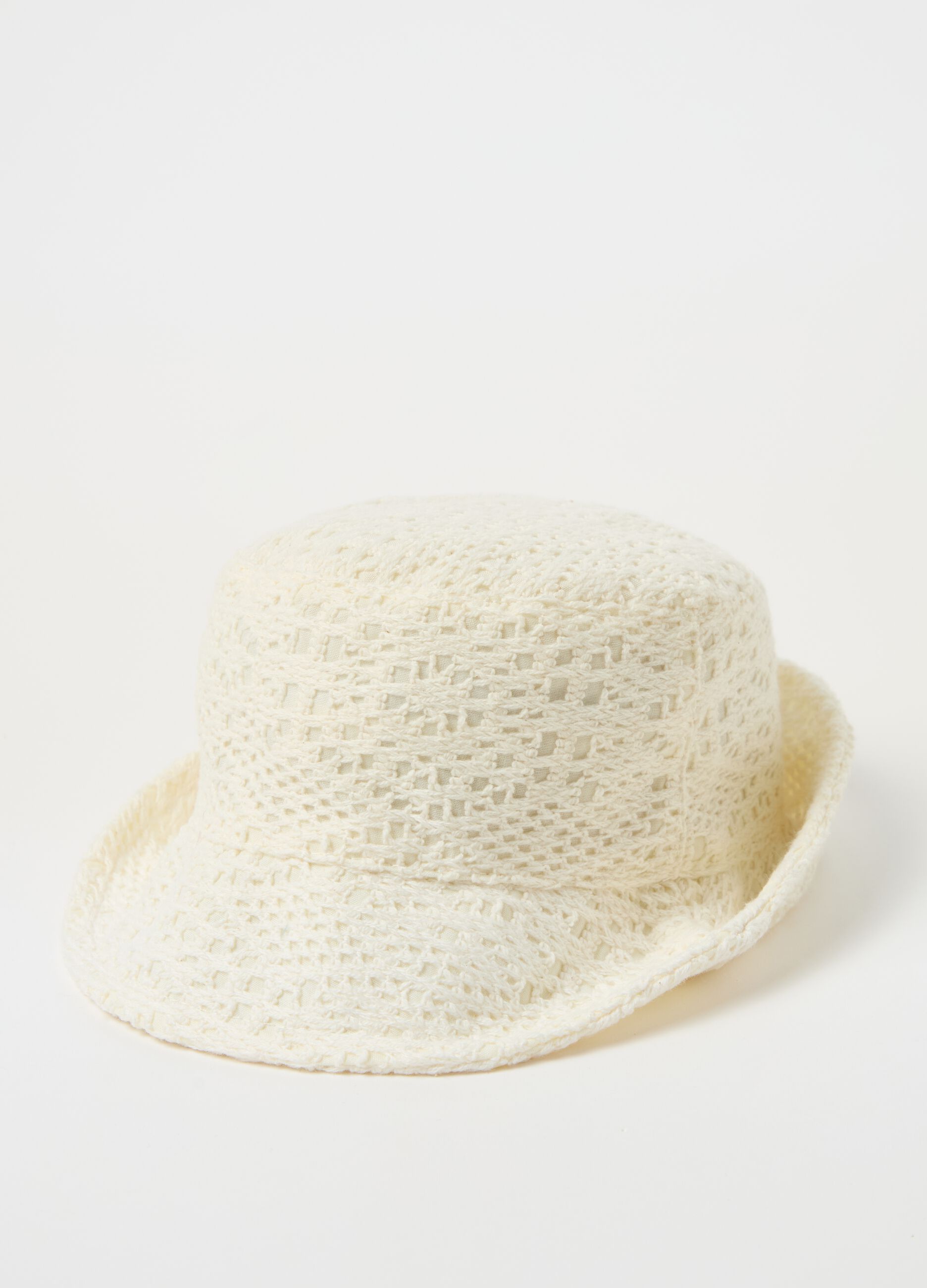 Hat with crochet design