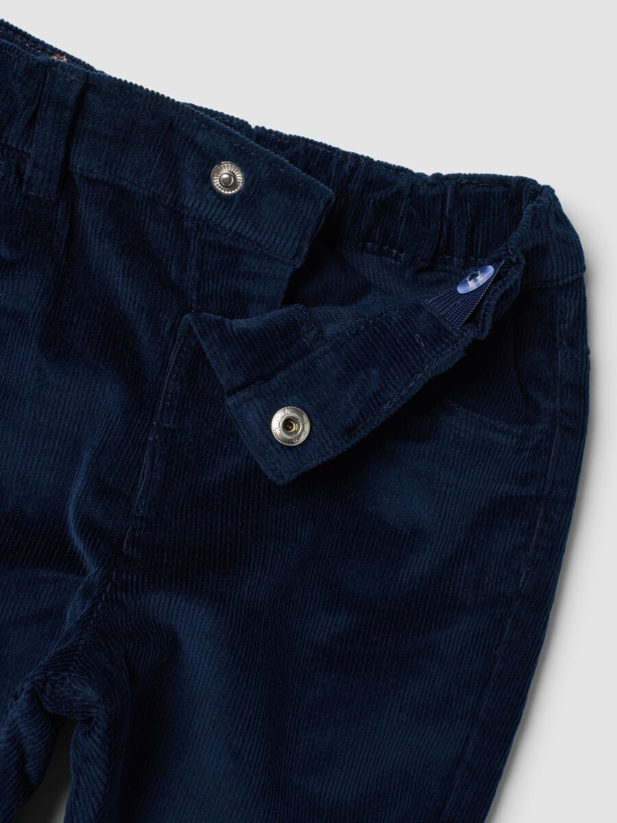 Pantaloni blu scuro in cotone elasticizzato a coste_2