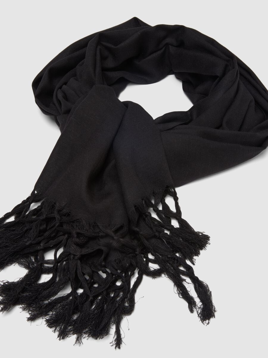 Black scarf in viscose and linen blend with fringes_1