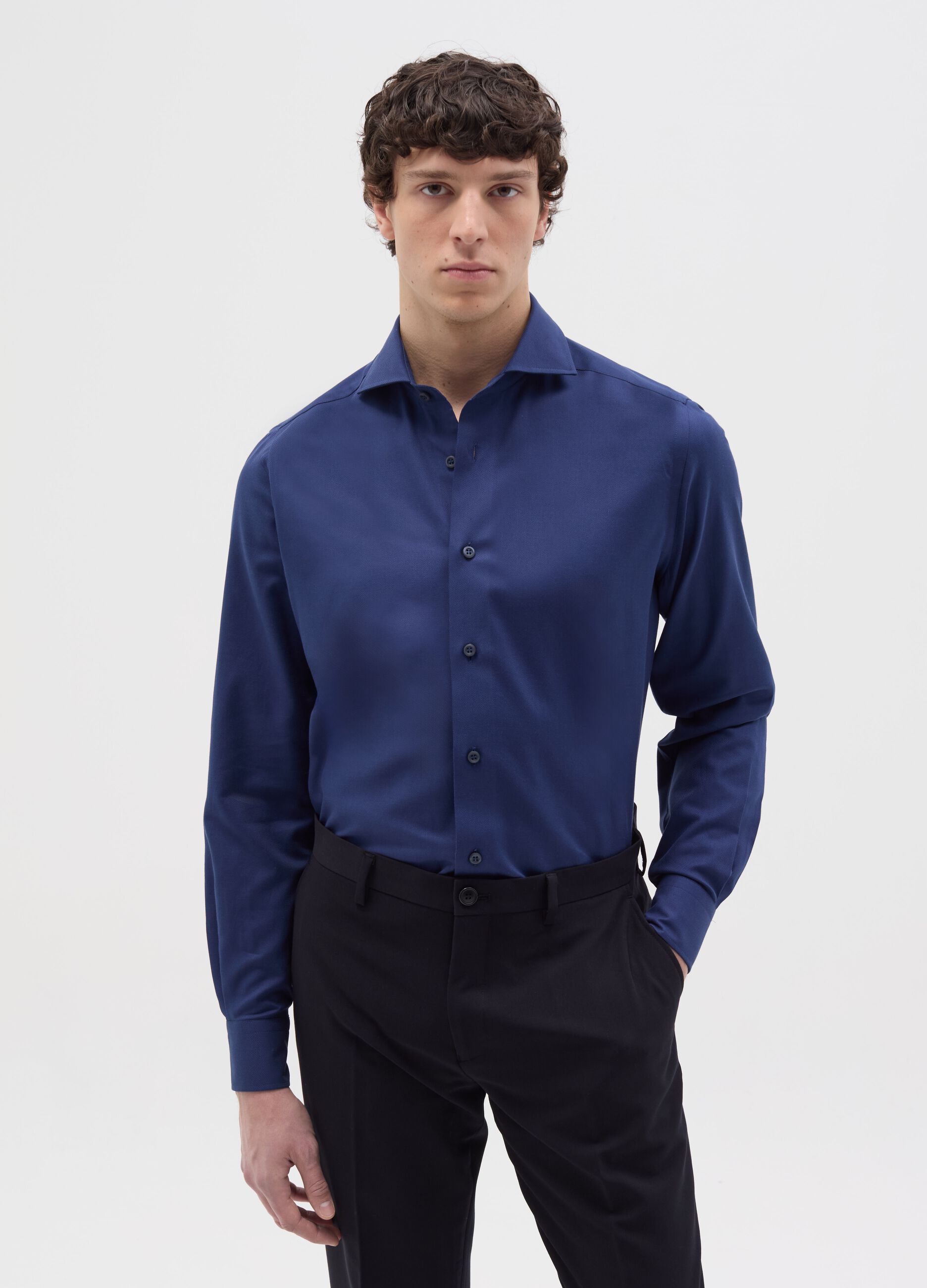 Slim-fit solid colour easy-iron shirt