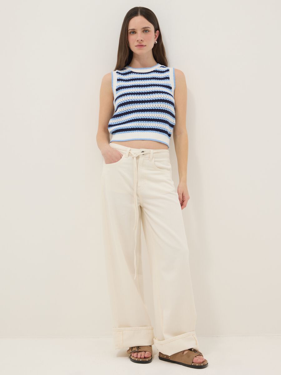 &Mu;&pi;&lambda;&omicron;ύ&zeta;&alpha; &chi;&omega;&rho;ί&sigmaf; &mu;&alpha;&nu;ί&kappa;&iota;&alpha; &alpha;&pi;ό &kappa;&alpha;&theta;&alpha;&rho;ό &beta;&alpha;&mu;&beta;ά&kappa;&iota; &mu;&epsilon; &pi;&omicron;&lambda;&upsilon;&chi;&rho;&omega;&mu;&alpha;&tau;&iota;&kappa;έ&sigmaf; &rho;ί&gamma;&epsilon;&sigmaf;, &kappa;&alpha;&nu;&omicron;&nu;&iota;&kappa;ή &epsilon;&phi;&alpha;&rho;&mu;&omicron;&gamma;ή_2