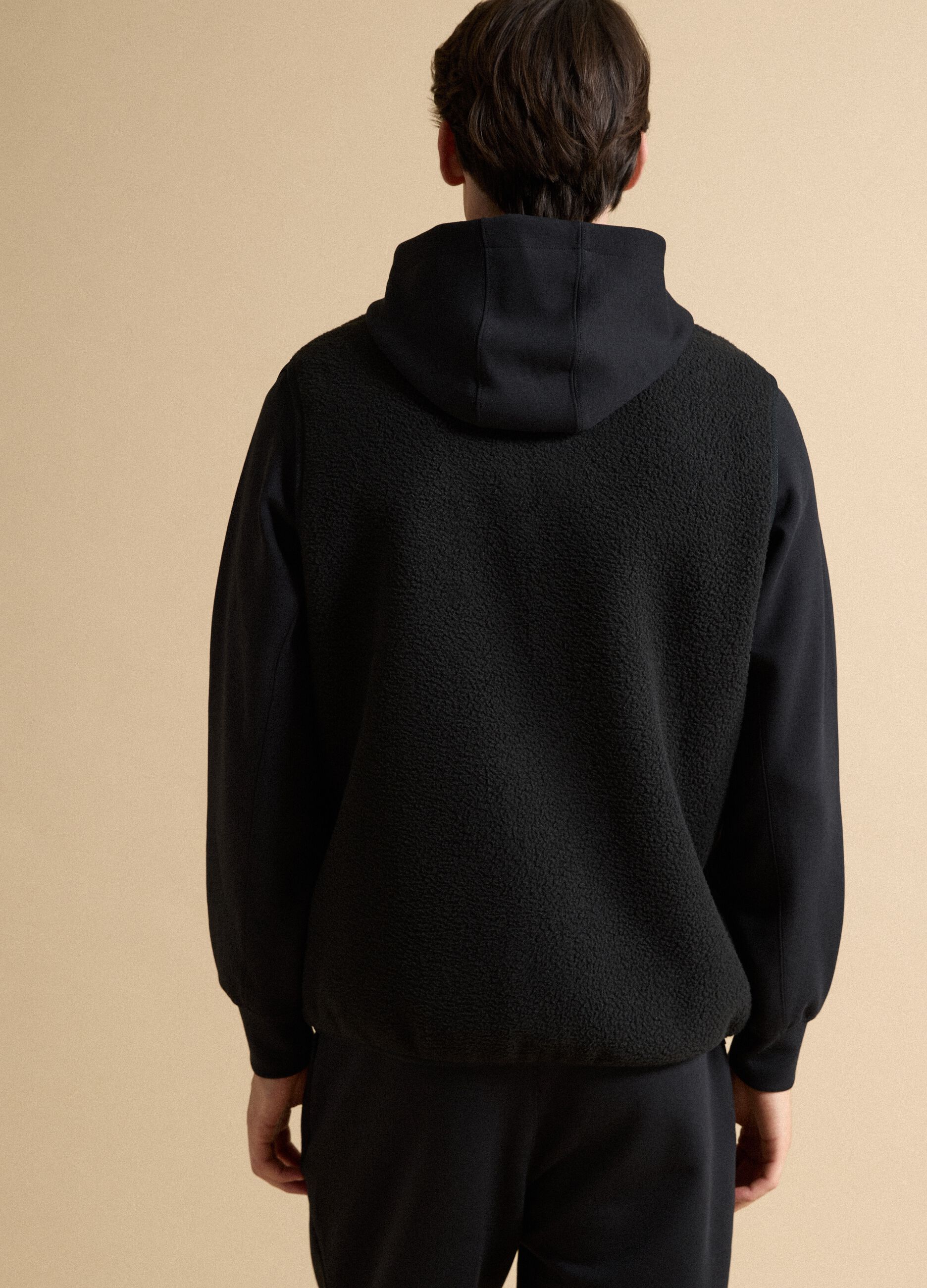Felpa full-zip nera con colletto regular fit