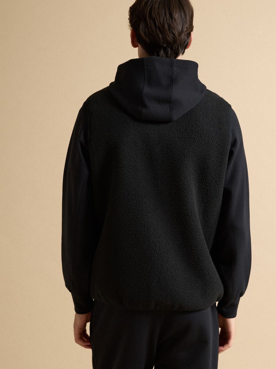 Felpa full-zip nera con colletto regular fit_2
