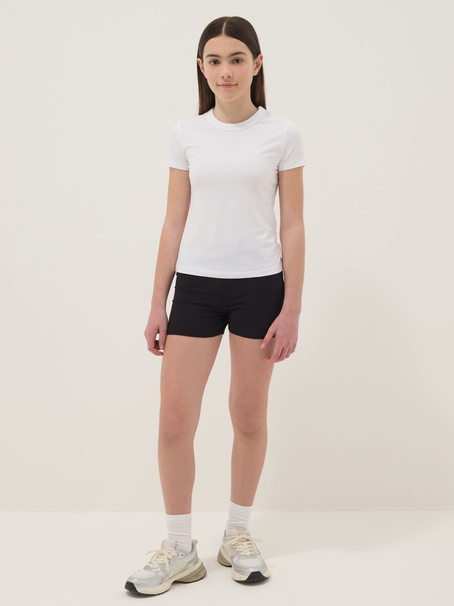 Schwarze Slim-Fit-Shorts aus elastischer Bio-Baumwolle f&uuml;r M&auml;dchen_0