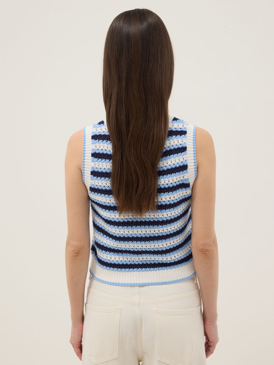 &Mu;&pi;&lambda;&omicron;ύ&zeta;&alpha; &chi;&omega;&rho;ί&sigmaf; &mu;&alpha;&nu;ί&kappa;&iota;&alpha; &alpha;&pi;ό &kappa;&alpha;&theta;&alpha;&rho;ό &beta;&alpha;&mu;&beta;ά&kappa;&iota; &mu;&epsilon; &pi;&omicron;&lambda;&upsilon;&chi;&rho;&omega;&mu;&alpha;&tau;&iota;&kappa;έ&sigmaf; &rho;ί&gamma;&epsilon;&sigmaf;, &kappa;&alpha;&nu;&omicron;&nu;&iota;&kappa;ή &epsilon;&phi;&alpha;&rho;&mu;&omicron;&gamma;ή_3