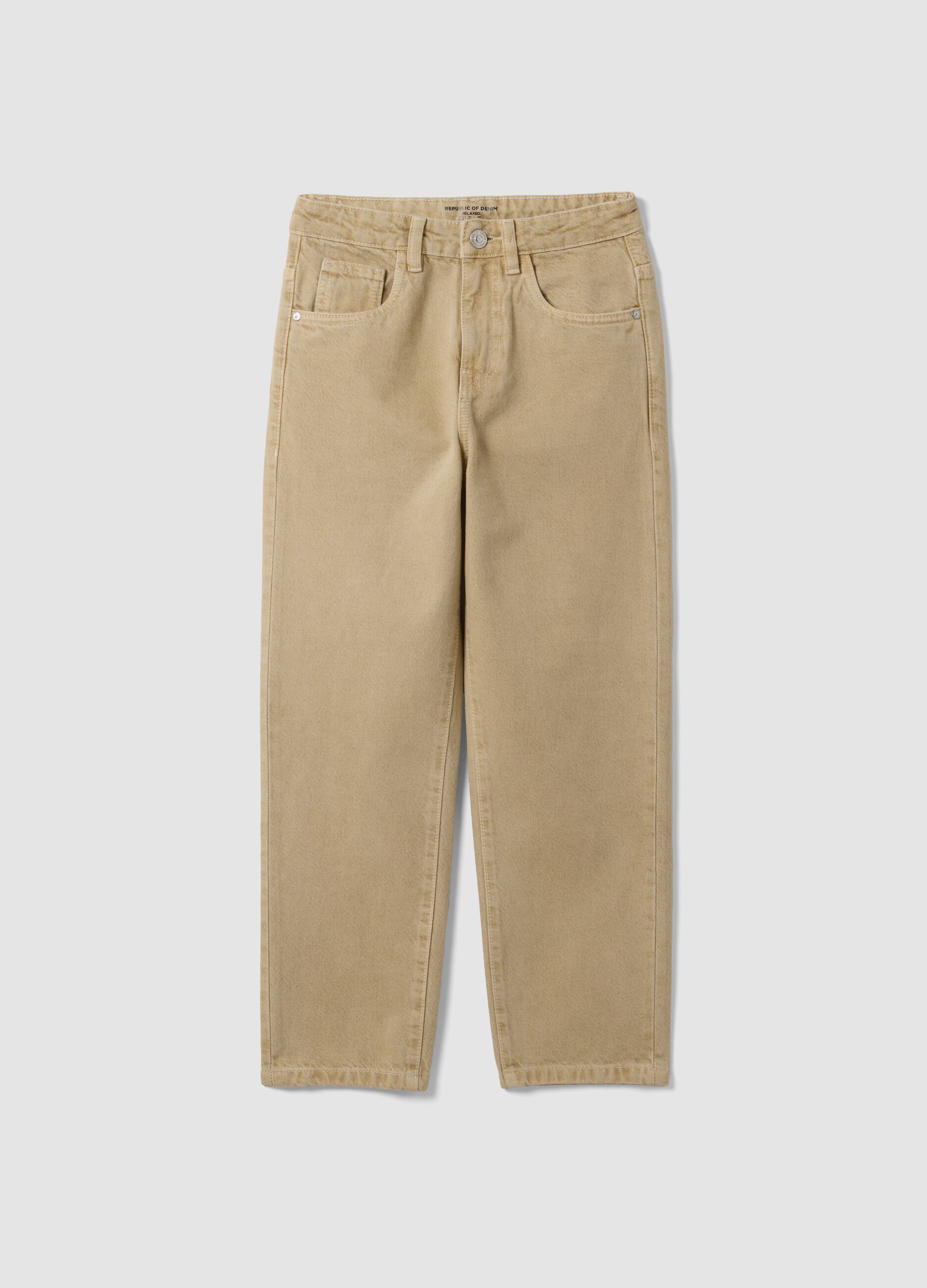 &Mu;&pi;&epsilon;&zeta; &tau;&zeta;&iota;&nu; denim &alpha;&pi;ό 100% &beta;&alpha;&mu;&beta;ά&kappa;&iota;, relaxed fit &gamma;&iota;&alpha; &alpha;&gamma;ό&rho;&iota;