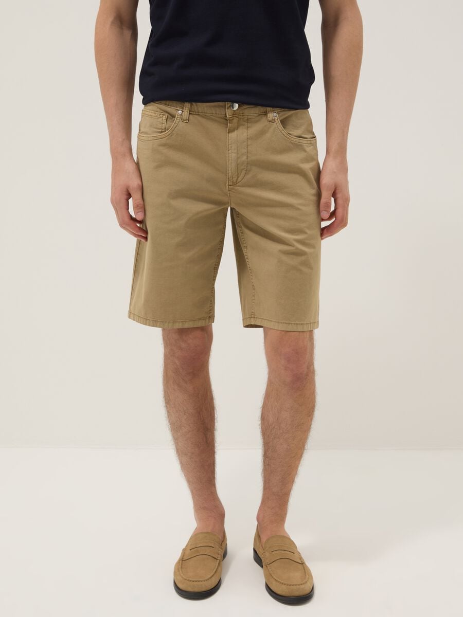 Beige Bermudashorts aus Stretch-Baumwolle_1