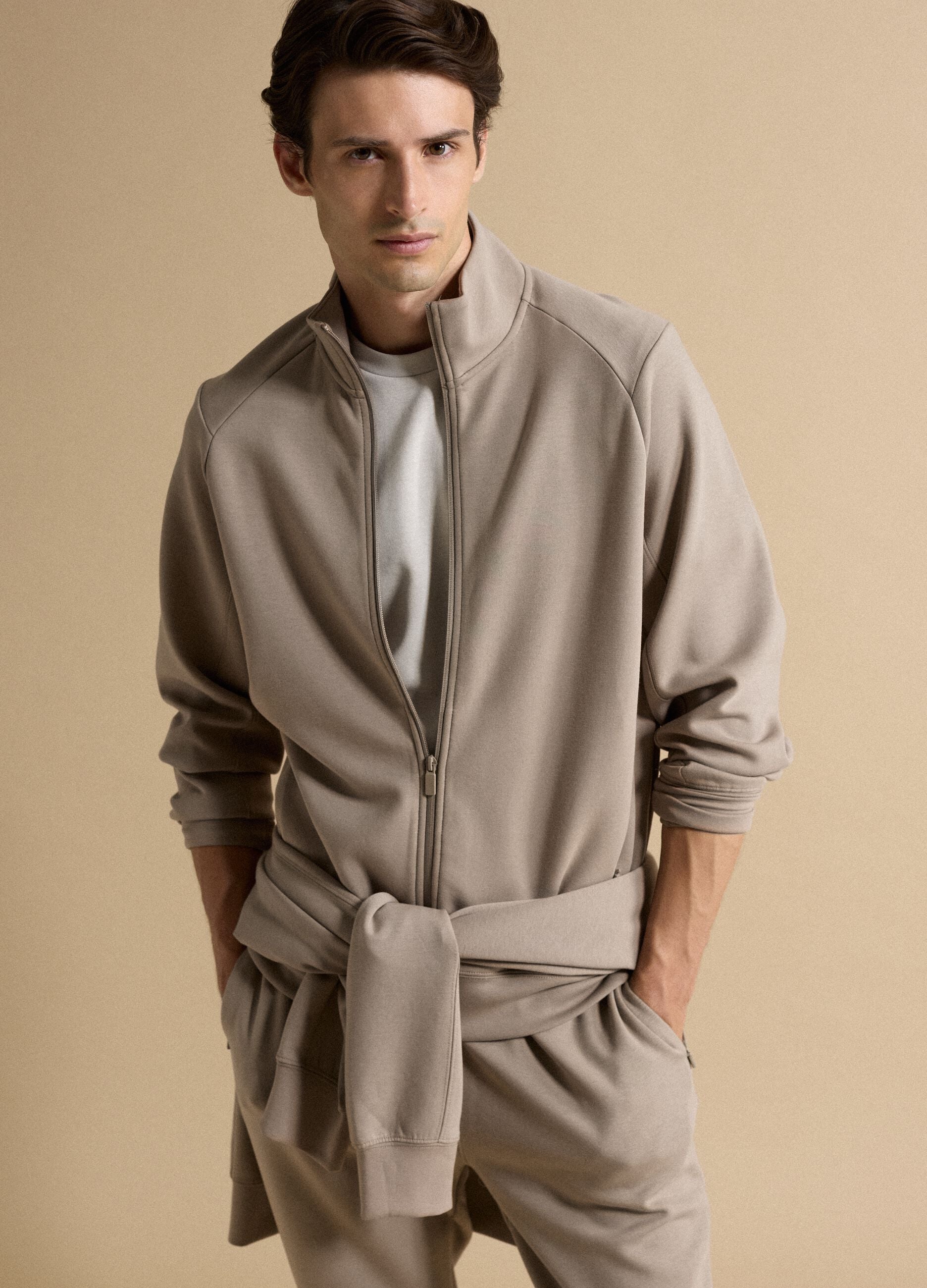 Beige full-zip with stretchy fabric collar, Easy Dry, regular fit