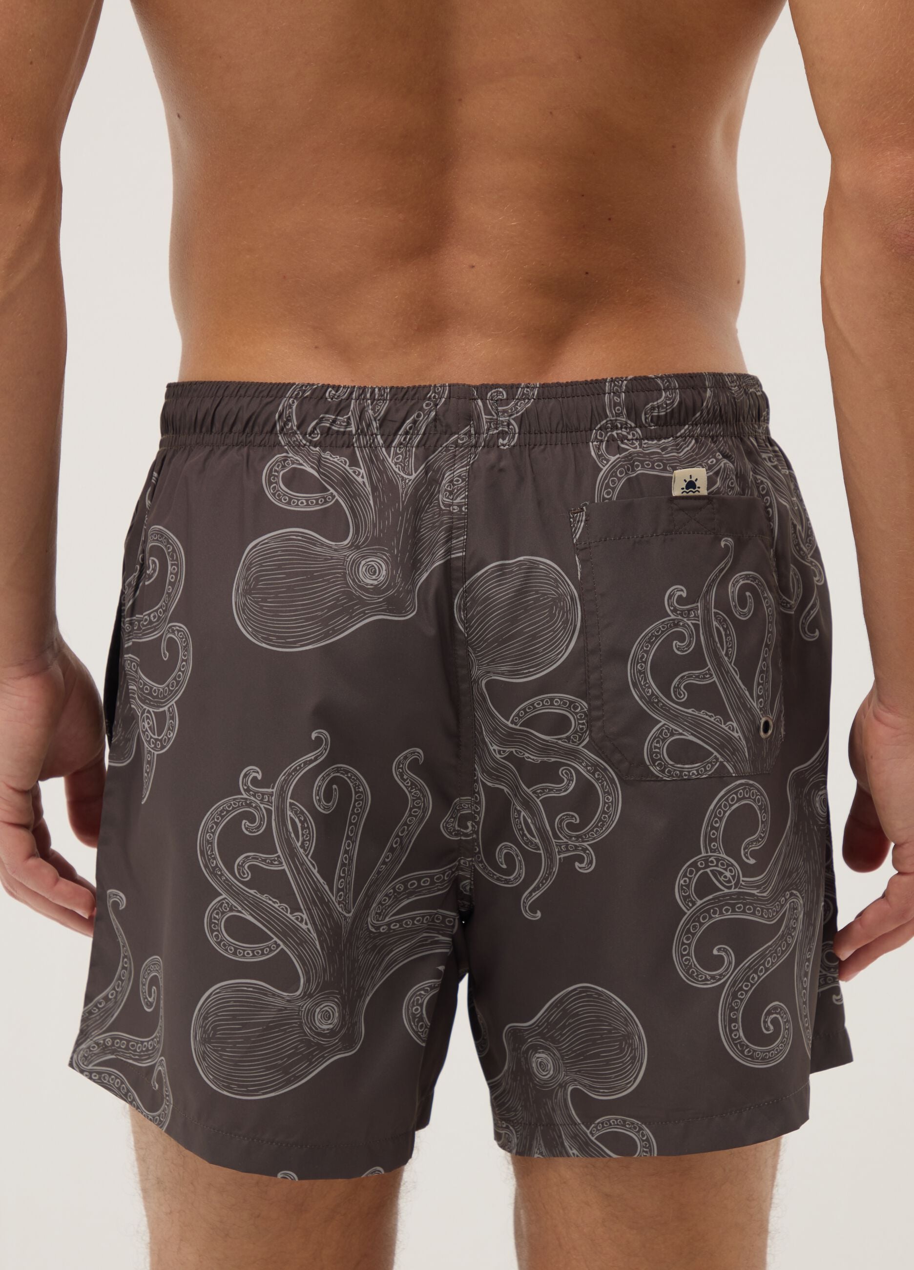 Braune Badeshorts mit Allover-Print