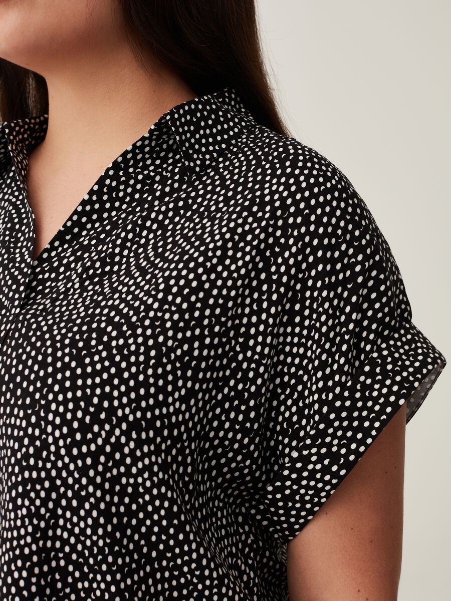 Curvy blouse in viscose with pattern_3