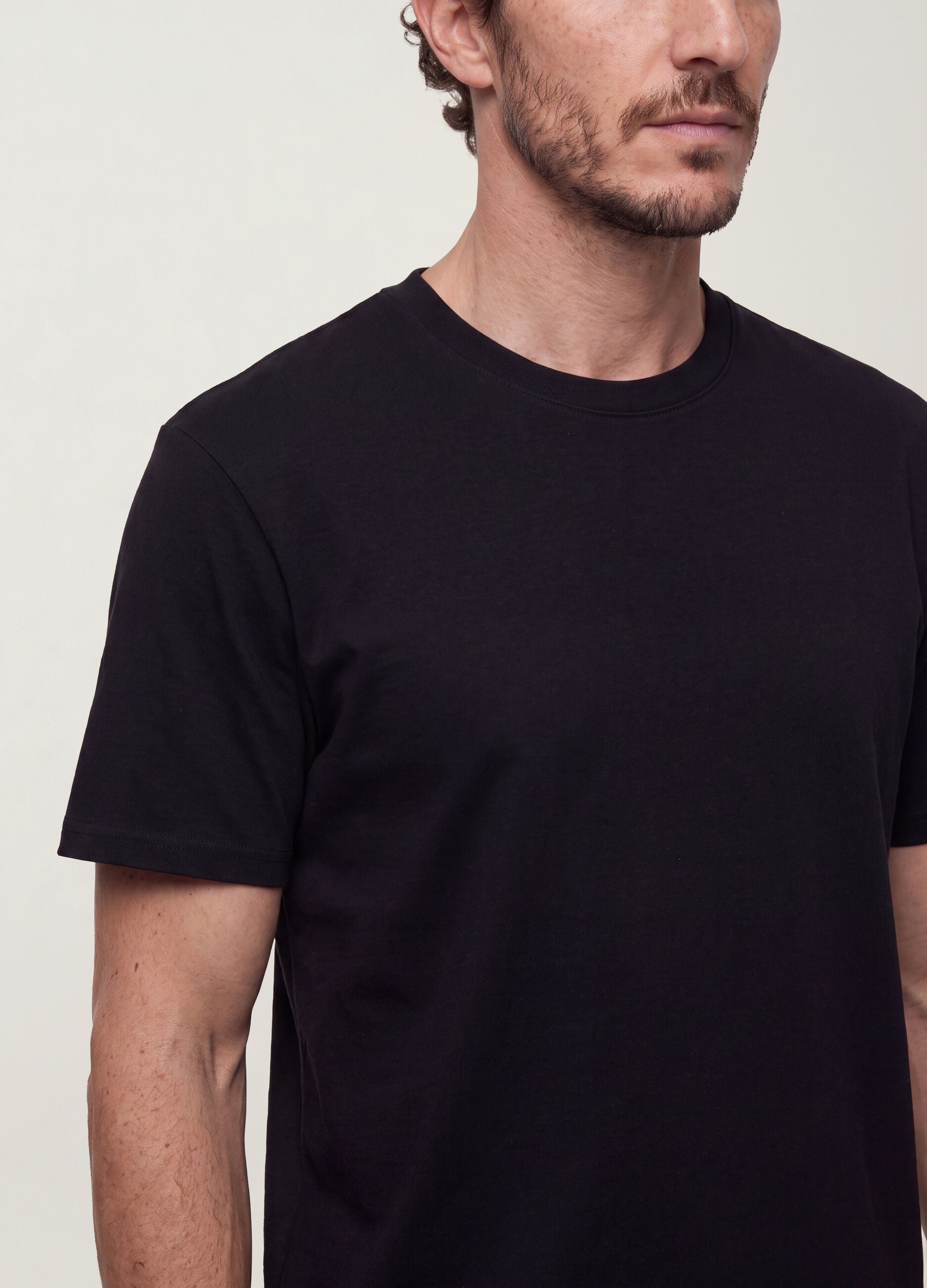 &Mu;&alpha;ύ&rho;&omicron; T-shirt &alpha;&pi;ό 100% &beta;&alpha;&mu;&beta;ά&kappa;&iota;, &kappa;&omicron;&nu;&tau;&omicron;&mu;ά&nu;&iota;&kappa;&omicron;, relaxed fit