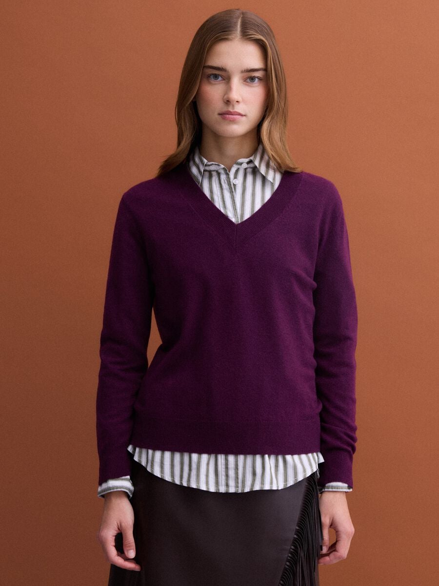 Purple pure wool jumper with deep V-neck_0