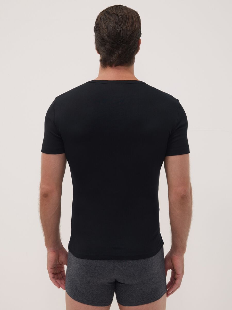 2-pack of black organic cotton T-shirts with deep V-neck_3