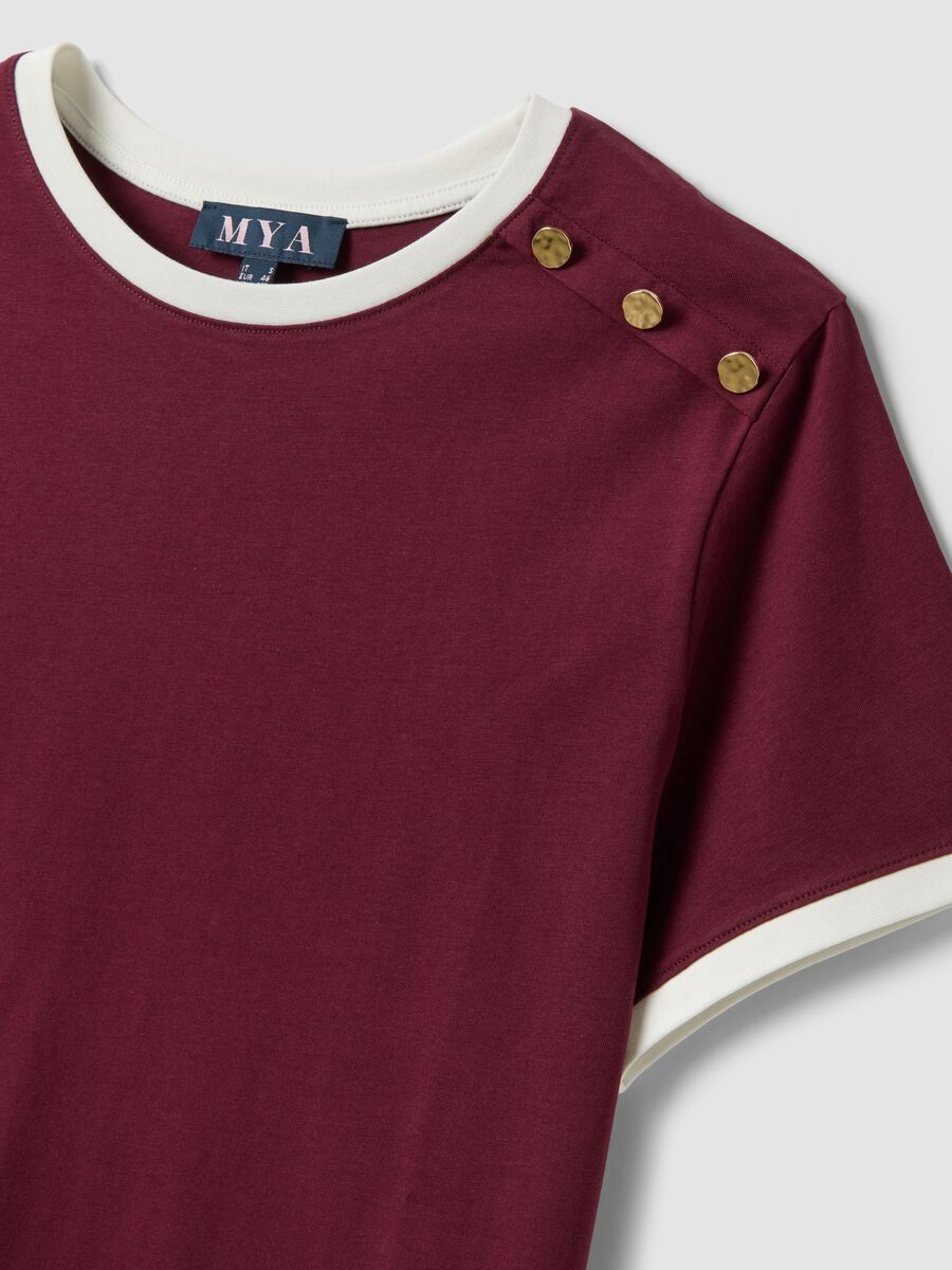 Rotes T-Shirt aus reiner Baumwolle mit Kn&ouml;pfen, Regular Fit_2
