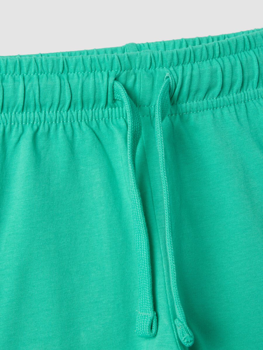 Pantal&oacute;n corto verde de algod&oacute;n org&aacute;nico con cintura el&aacute;stica_3