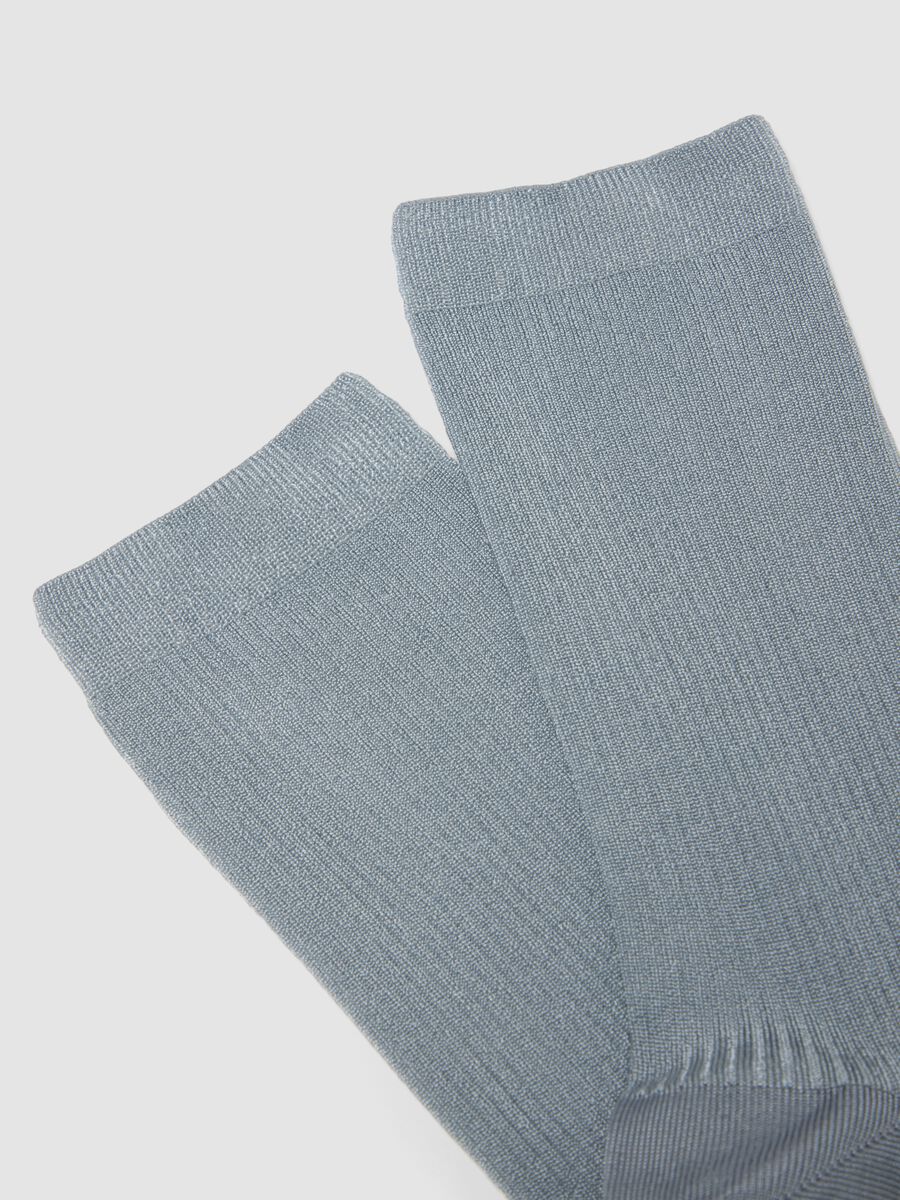 Lange hellblaue Socken aus elastischer Viskose_2