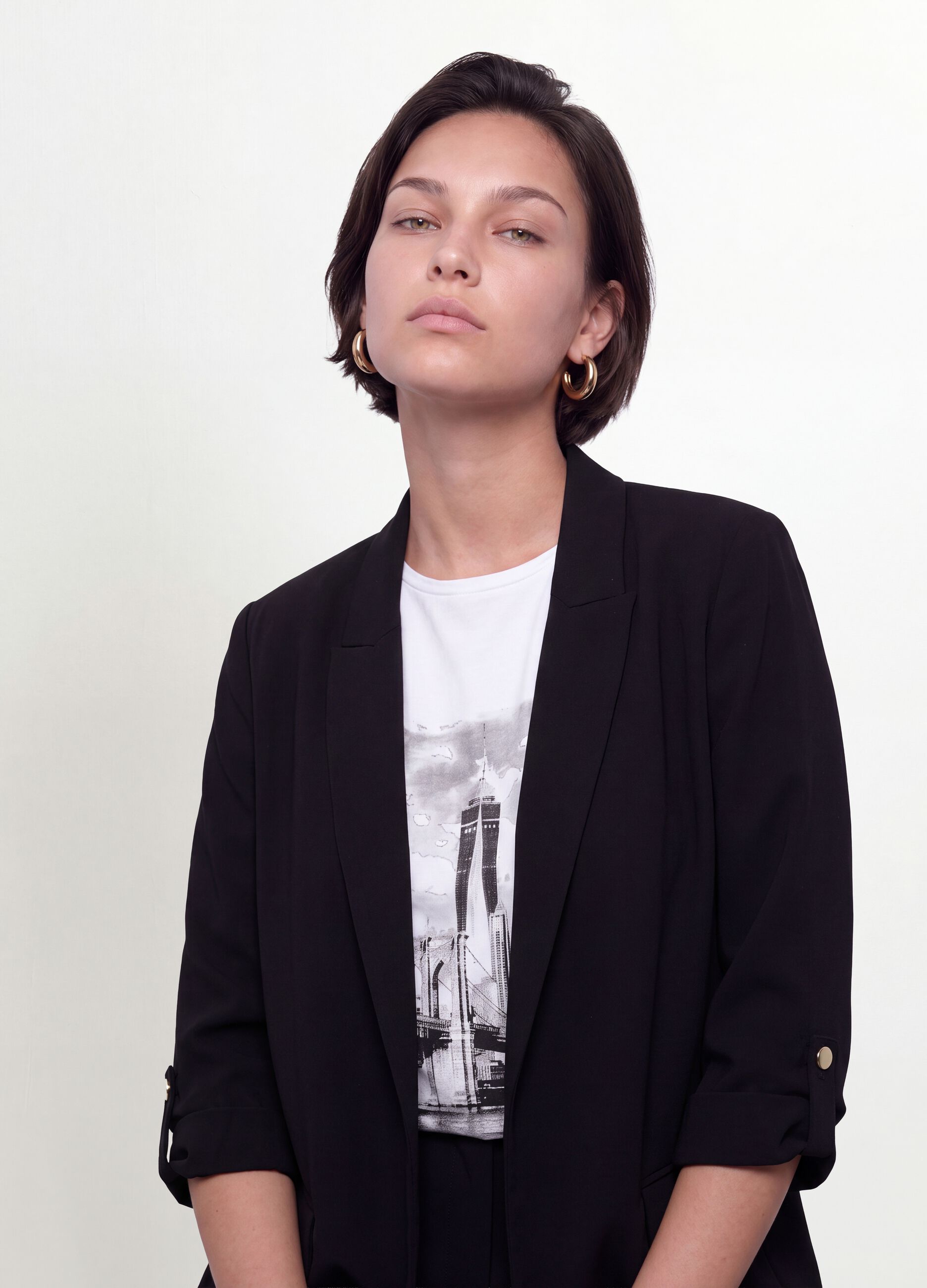 Black regular-fit blazer with lining and classic lapels